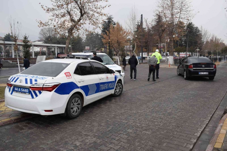 Malatya’da İki Otomobil Çarpıştı: 1 Yaralı