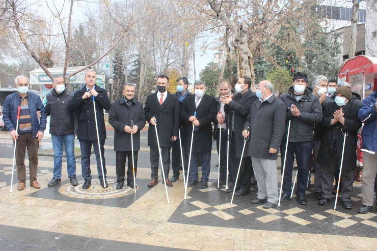 Adıyaman’da, Kapalı Gözlerle Beyaz Baston Farkındalığı Oluşturuldu