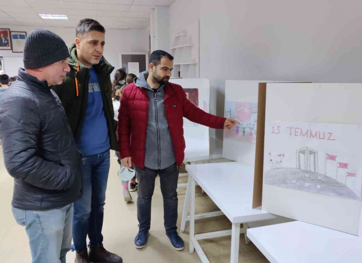 Öğrencilerden 15 Temmuz Resim Sergisi