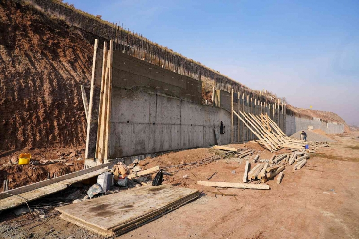 Eski Mardin Yolunda Çalışmalar Sürüyor