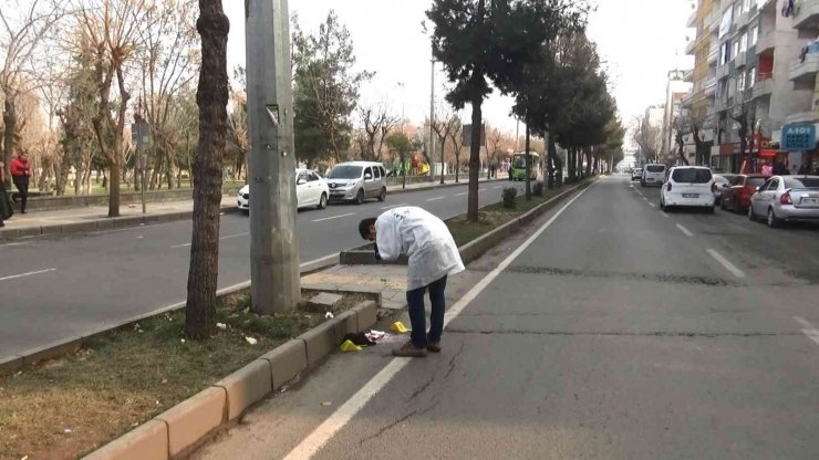 Diyarbakır’da Parkta Yürüyen Yabancı Uyruklu Genç, Tartıştığı Kişi Tarafından Bıçaklandı