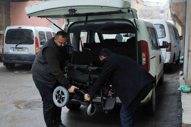 Akülü Sandalyesi Çalındı, Belediye Tekrardan Hediye Etti