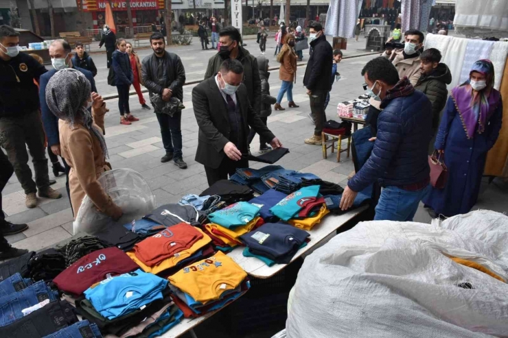 Başkan Beyoğlu Esnafı Ziyaret Etti, Devam Eden Spor Yatırımlarını İnceledi