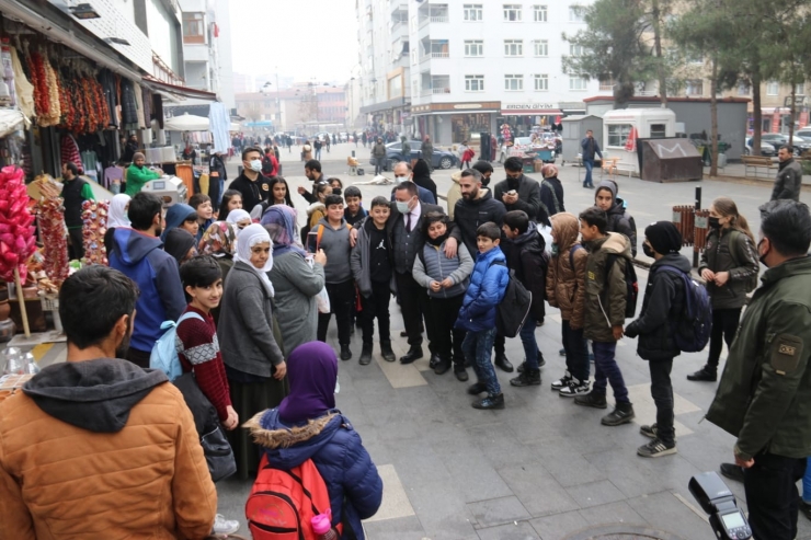 Başkan Beyoğlu Esnafı Ziyaret Etti, Devam Eden Spor Yatırımlarını İnceledi