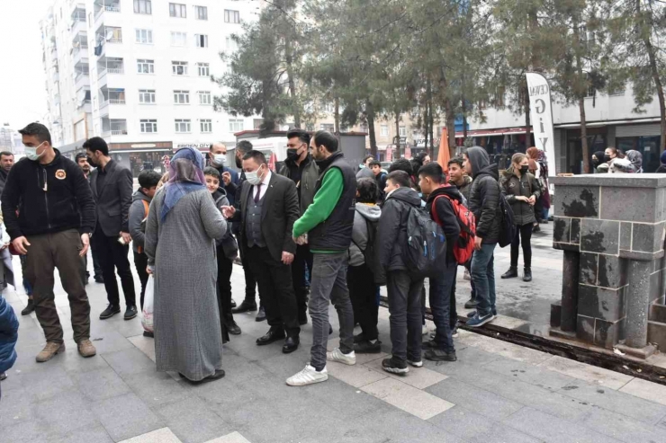 Başkan Beyoğlu Esnafı Ziyaret Etti, Devam Eden Spor Yatırımlarını İnceledi