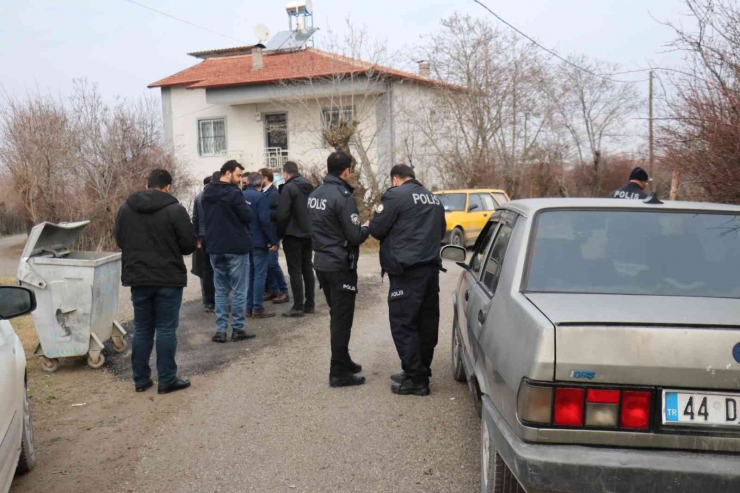 Tacizde Bulunmaya Çalıştığı Kadın Tarafından Bıçaklandı