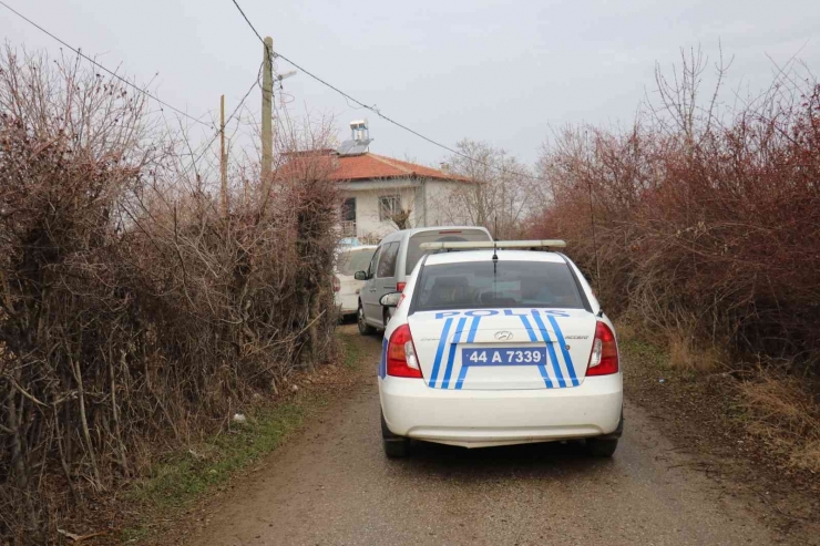 Tacizde Bulunmaya Çalıştığı Kadın Tarafından Bıçaklandı