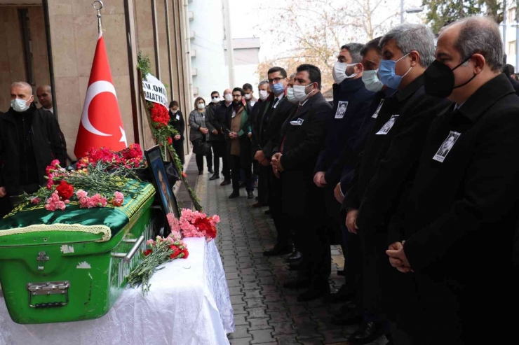 Eski Baro Başkanı Gökçe Adliye Önünde Tören İle Son Yolculuğuna Uğurlandı.