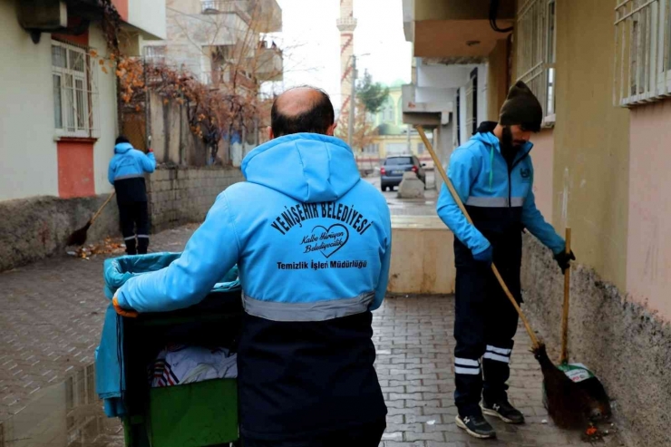 Yenişehir Belediyesi Ekiplerinden Yağmur Sonrası Hummalı Temizlik