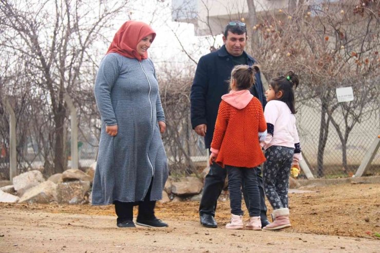 Diyarbakır’da Kırsal Mahallenin ‘tek Kadın Muhtarı’ Koltuğu Eşinden Aldı