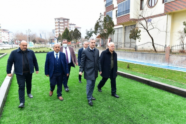 Başkan Çınar, İnönü Mahallesi Spor Kompleksini İnceledi