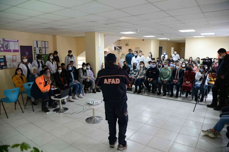 Diyarbakır’da Akademi Lise Öğrencilerine Afet Eğitimi Verildi