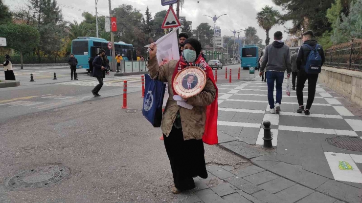 Cumhurbaşkanı Sevgisi Yollara Düşürdü