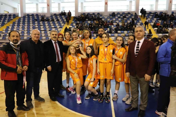 Okullararası Basketbol Şampiyonası Çekişmeli Geçti