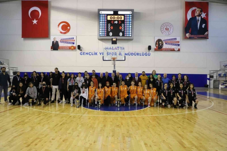 Okullararası Basketbol Şampiyonası Çekişmeli Geçti