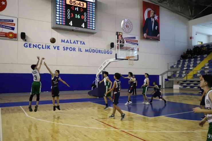 Okullararası Basketbol Şampiyonası Çekişmeli Geçti