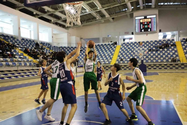 Okullararası Basketbol Şampiyonası Çekişmeli Geçti