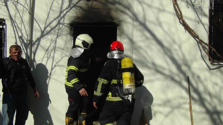 Şanlıurfa’da Mesken Yangını Korkuttu