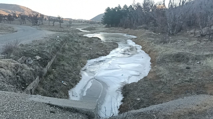 Adıyaman’da Dereler Buz Tuttu