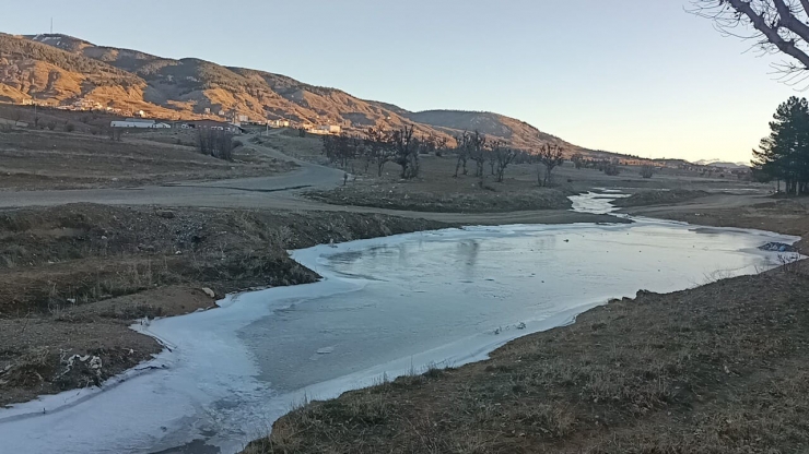 Adıyaman’da Dereler Buz Tuttu