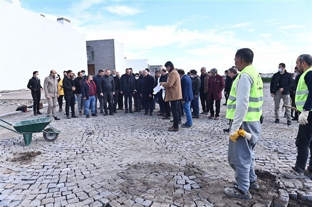 Vali Karaloğlu, Sur’da İncelemelerde Bulundu