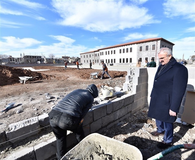 Vali Karaloğlu, Sur’da İncelemelerde Bulundu