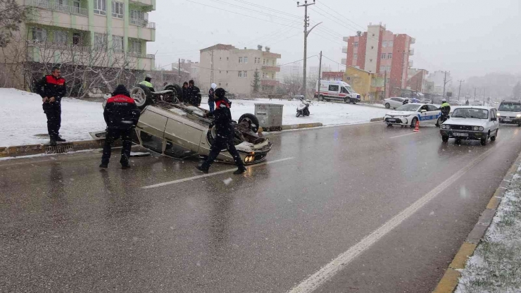 Takla Atan Otomobilini Bırakıp Kaçtı