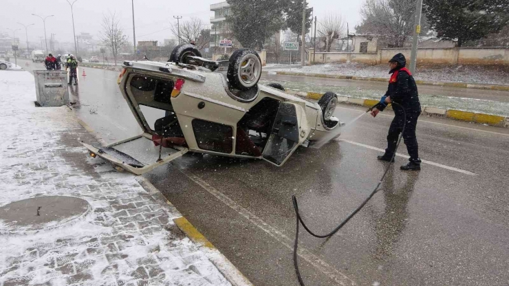 Takla Atan Otomobilini Bırakıp Kaçtı