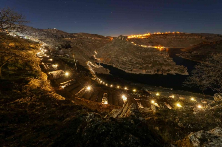 Asur Kalesi Ve Peygamber Kabirleri Çevre Düzenleme Çalışmaları Tamamlandı