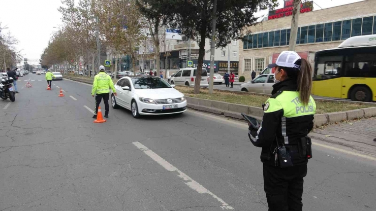 Diyarbakır’ın ’ilk Ve Tek Kadın Şahin Polisi’ Görevinin Başında