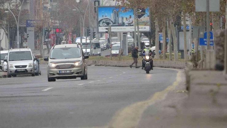 Diyarbakır’ın ’ilk Ve Tek Kadın Şahin Polisi’ Görevinin Başında