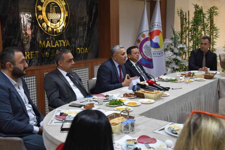 Sadıkoğlu, Basın Mensupları Bir Araya Geldi