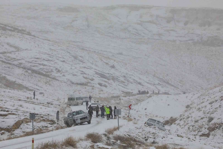 Malatya’da Kar Beraberinde Kazaları Getirdi