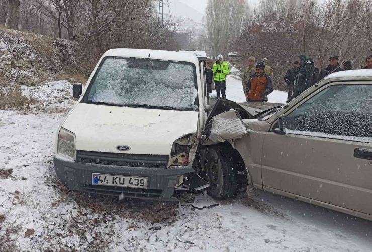 Malatya’da Kar Beraberinde Kazaları Getirdi