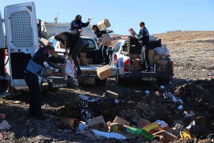 Şanlıurfa’da Satışa Hazır 6 Ton Küflenmiş Hurmaya El Konuldu