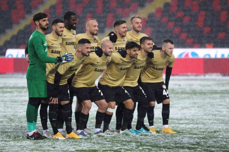 Spor Toto Süper Lig: Gaziantep Fk: 0 - Yeni Malatyaspor: 0 (ilk Yarı)