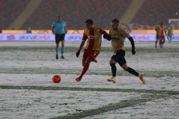 Spor Toto Süper Lig: Gaziantep Fk: 0 - Yeni Malatyaspor: 0 (ilk Yarı)