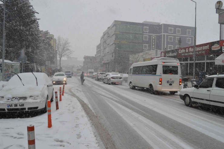 Kar Yağışı Besni’de Hayatı Olumsuz Etkiledi