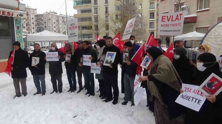 Ailelerin Direnişine Kar Altında Katılım Devam Ediyor