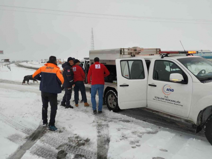 Diyarbakır’da Karda Mahsur Kalanlara Kumanya Yardımı Ulaştırıldı