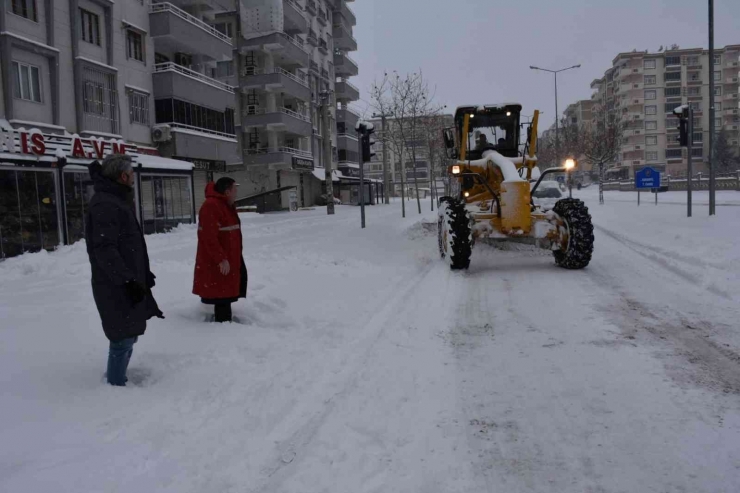 Başkan Beyoğlu Kar Temizleme Çalışmalarına Katıldı