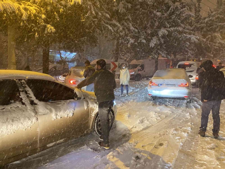 Gaziantep’te Kar Trafiği Durdurdu