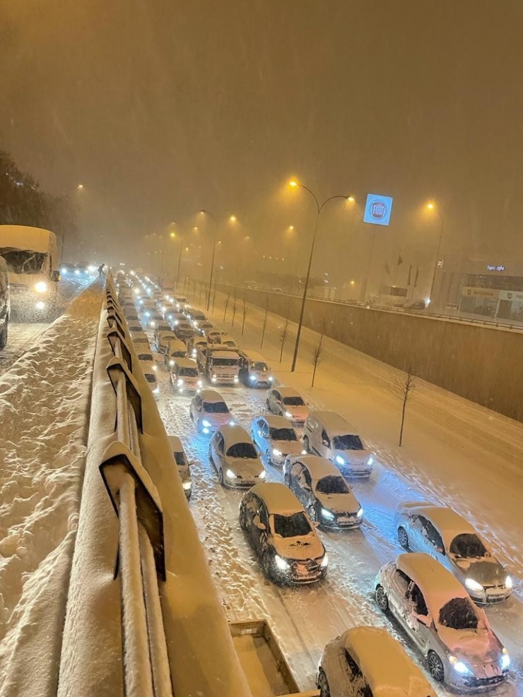 Gaziantep’te Kar Trafiği Durdurdu