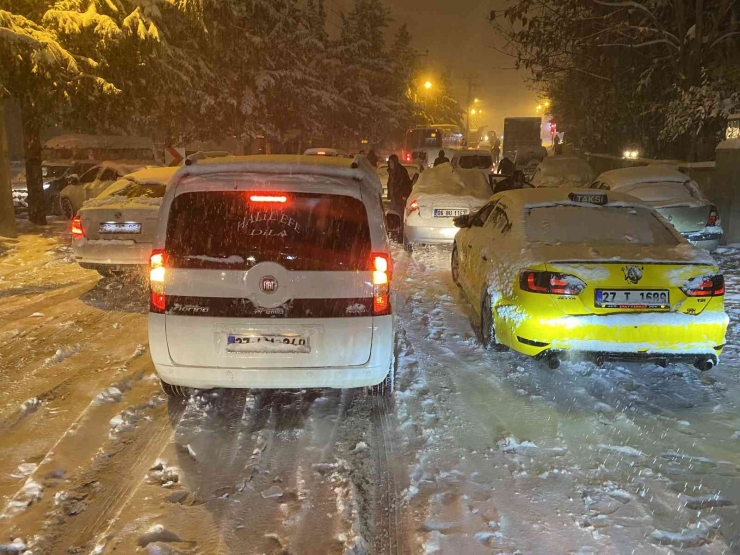 Gaziantep’te Kar Trafiği Durdurdu