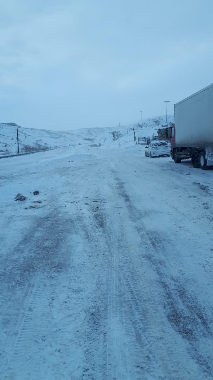 Darende-kayseri Karayolu Ulaşıma Kapandı