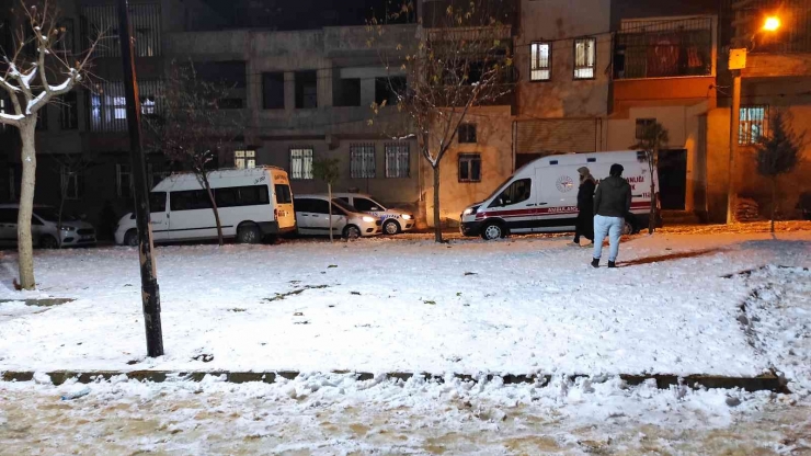 Şanlıurfa’da 5 Çocuk Annesi Kadın Evinde Silahla Öldürüldü