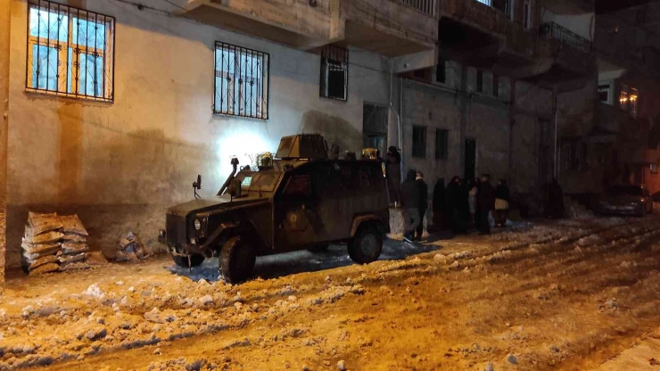 Şanlıurfa’da 5 Çocuk Annesi Kadın Evinde Silahla Öldürüldü