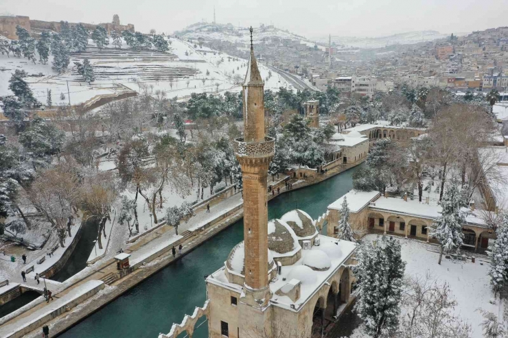 Beyaza Bürünen Balıklıgöl Havadan Görüntülendi