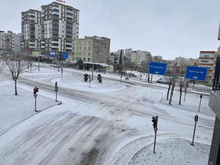 Siverek’te Yoğun Kar Ve Tipi Hayatı Durma Noktasına Getirdi