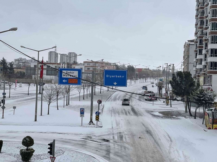 Siverek’te Yoğun Kar Ve Tipi Hayatı Durma Noktasına Getirdi